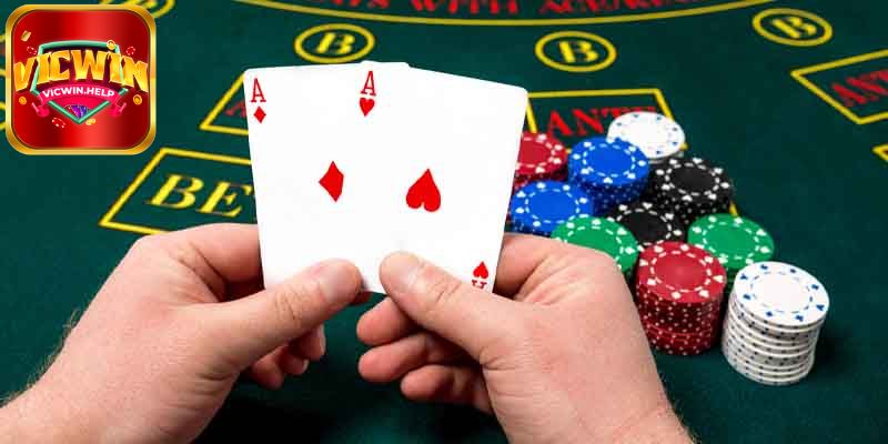 Học cách đọc bài đối thủ là cách nhanh thắng nhất khi chơi Poker VicWin